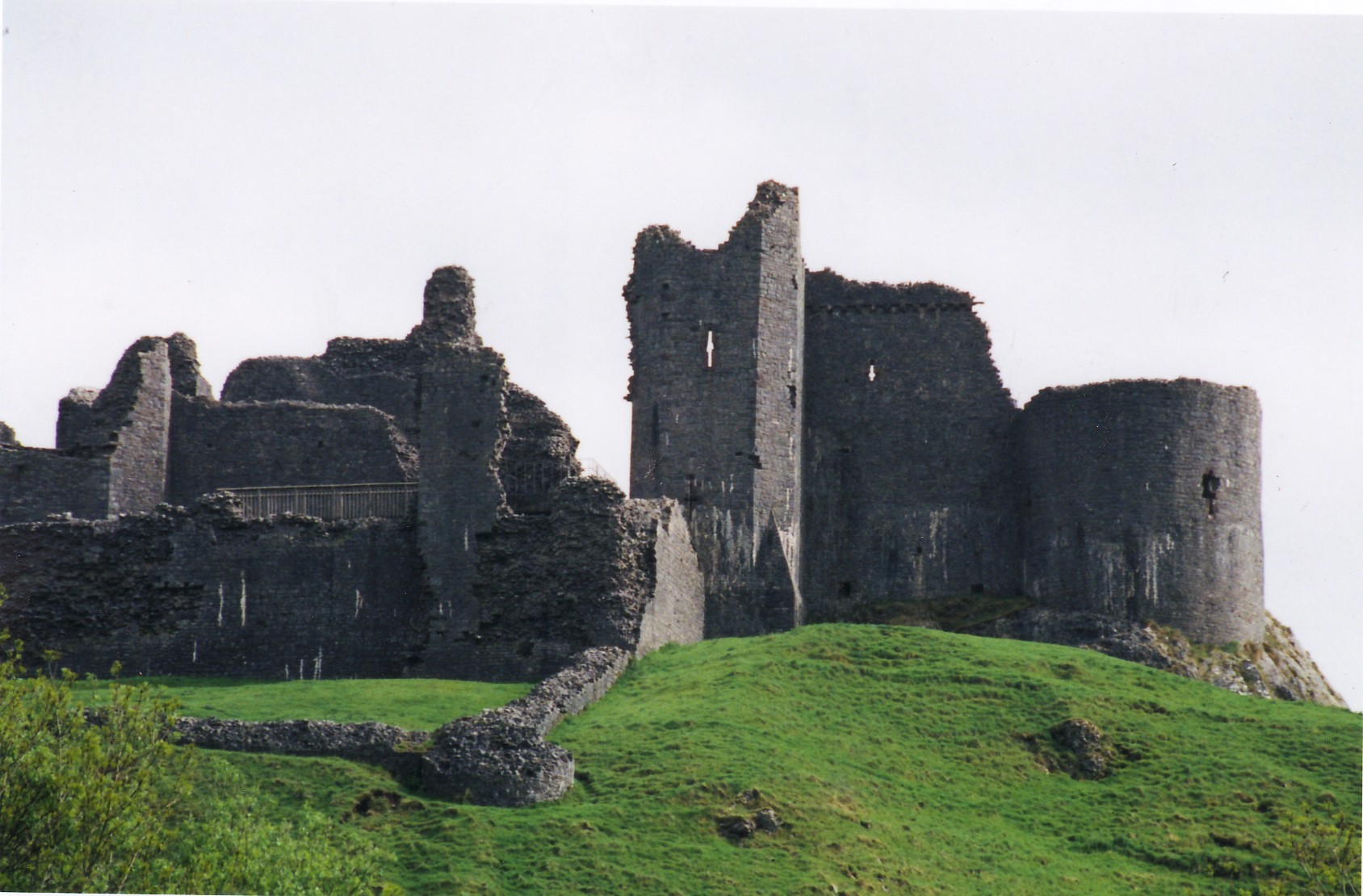 Carreg Cennen castle